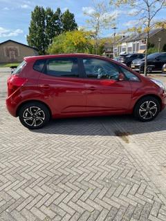 Mooie Kia Venga 1.4 Executive - rood metallic - december 2014