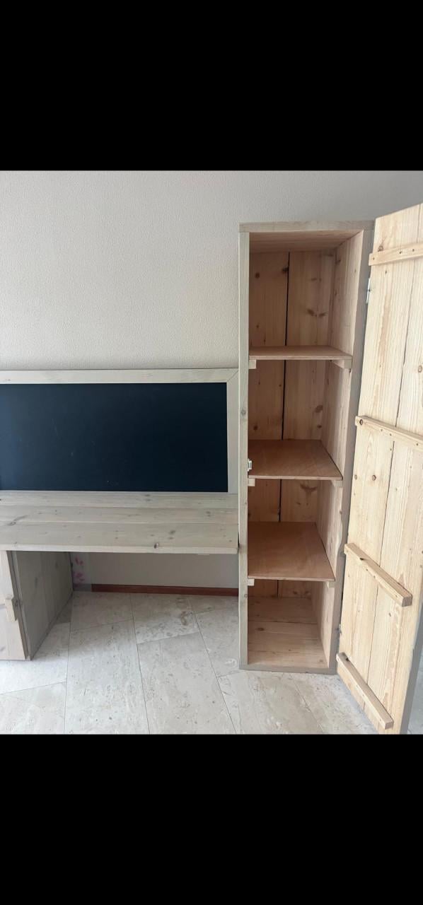 Steigerhouten bureau/speeltafel met opbergkast