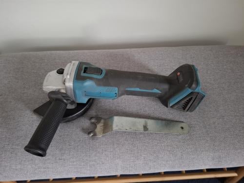 Haakse accuslijper voor Makita batterij.