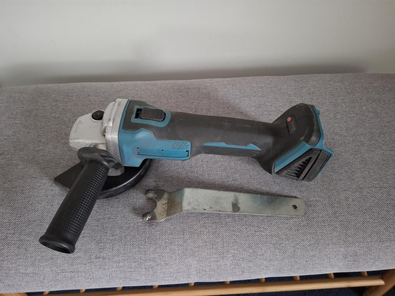 Haakse accuslijper voor Makita batterij.