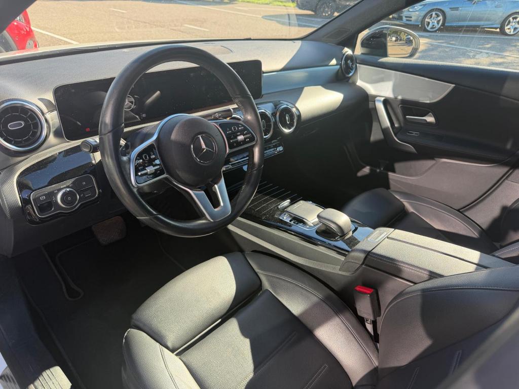 Mercedes-Benz A-Klasse 220 launch edition l panoramadak l mbux l camera l n