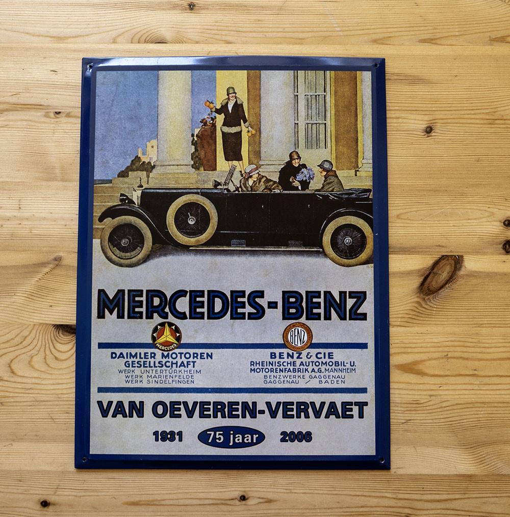 Te koop diverse reclameborden.