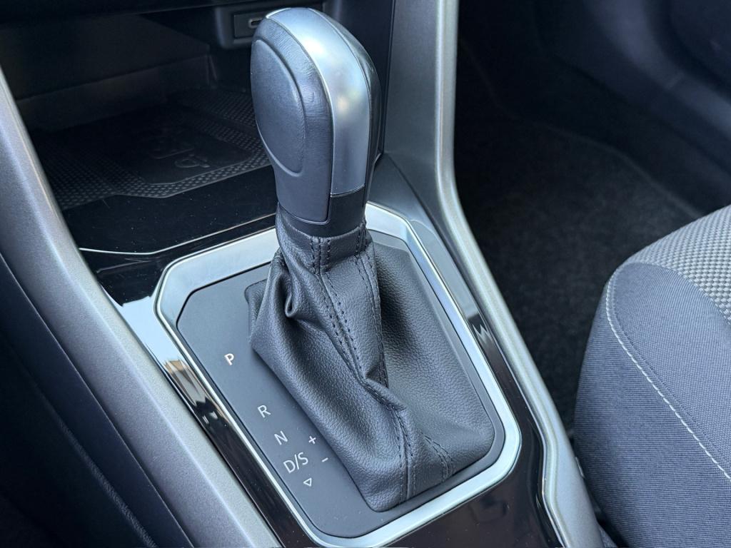 Volkswagen T-roc 1.5 tsi 150pk dsg style | camera | trekhaak | navi | carpl
