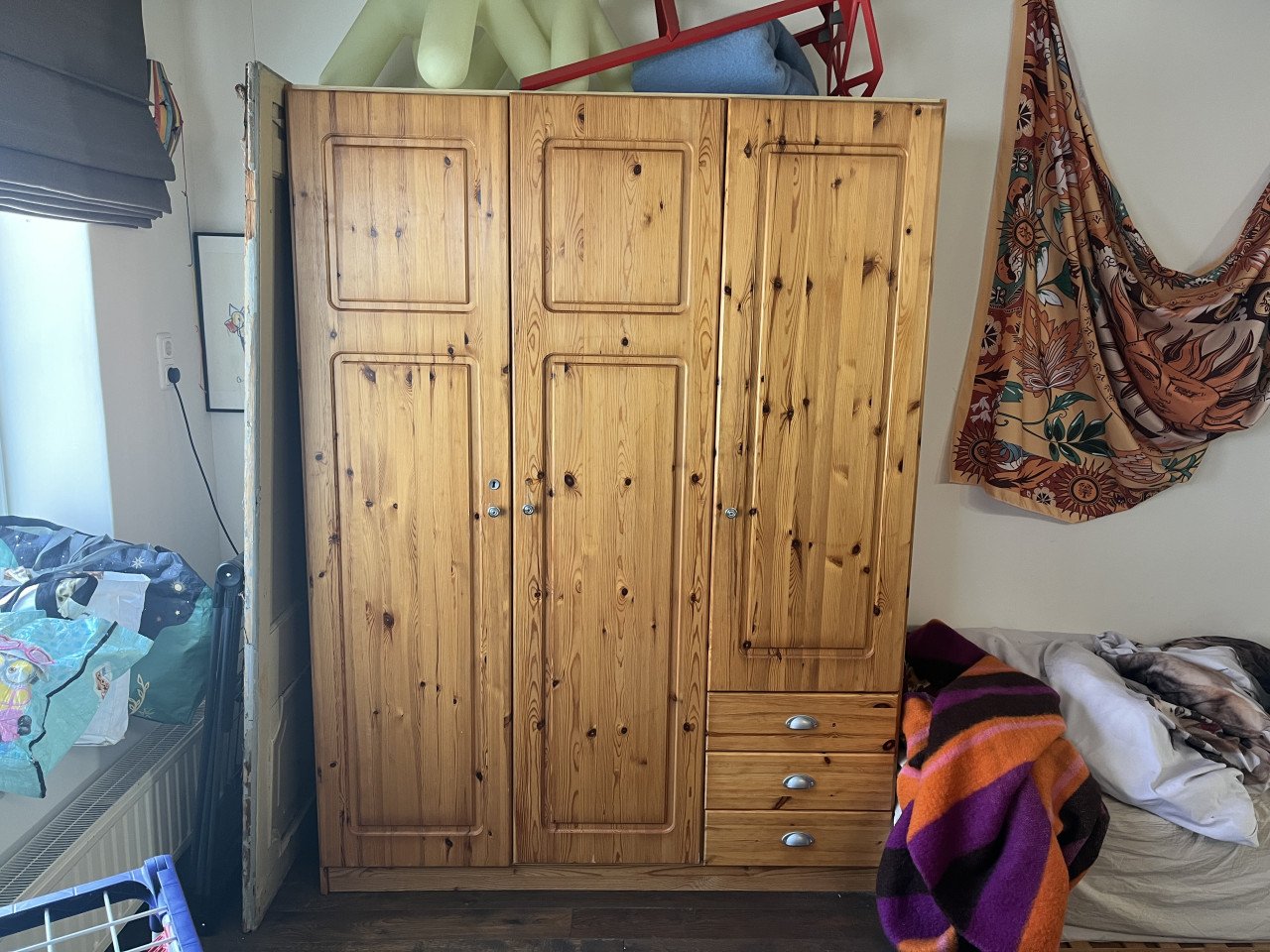Grenen kast