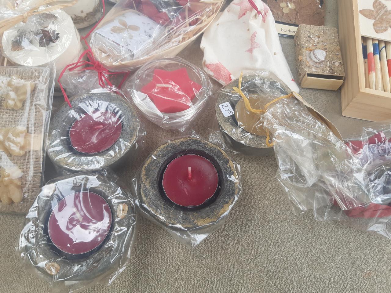 Doos met kleine cadeautjes voor Sinterklaas en Kerst