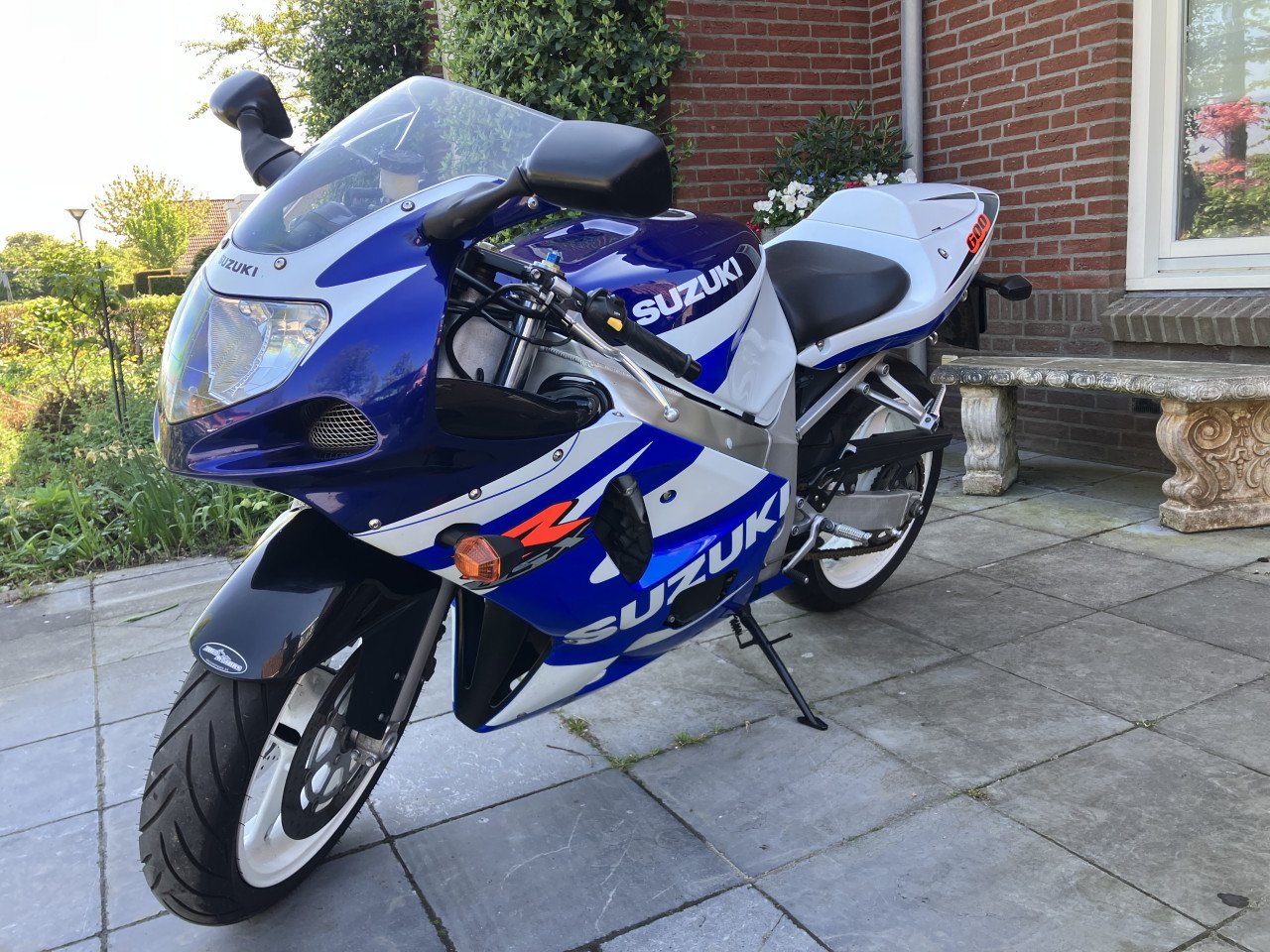 Suzuki GSX-R600 2001 in absoluut unieke staat schadevrij nieuwe banden etc.