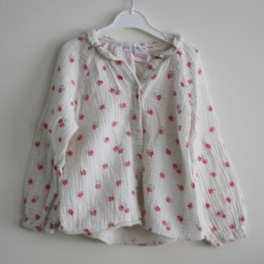 Witte blouse met bloemen print  maat 104