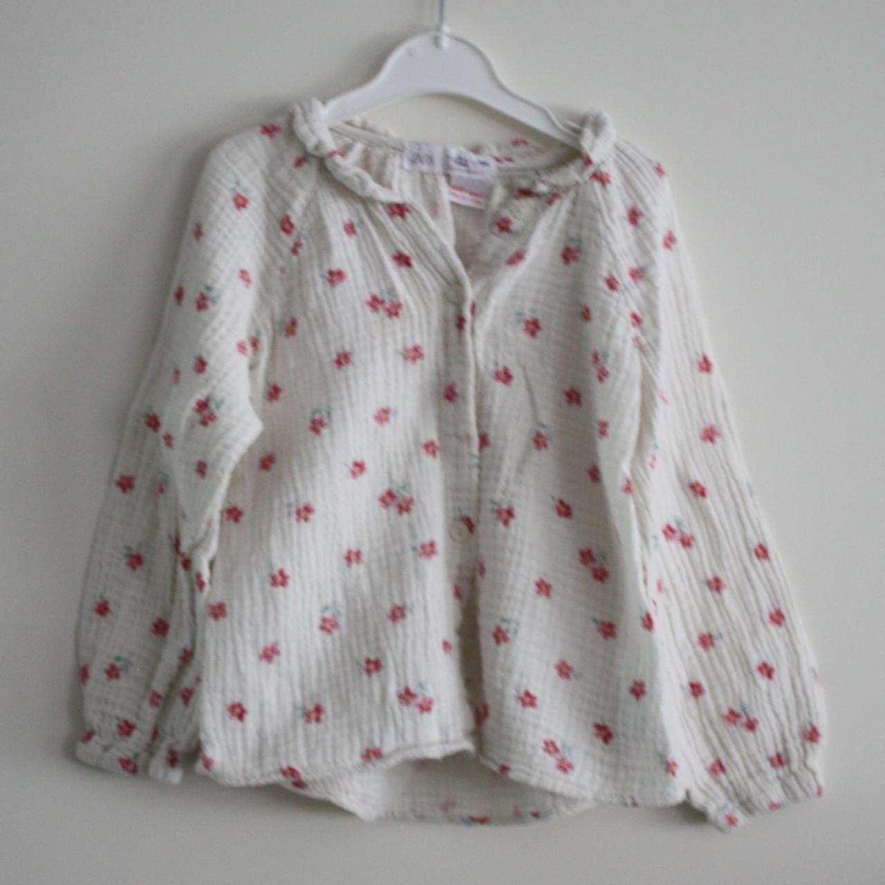Witte blouse met bloemen print  maat 104