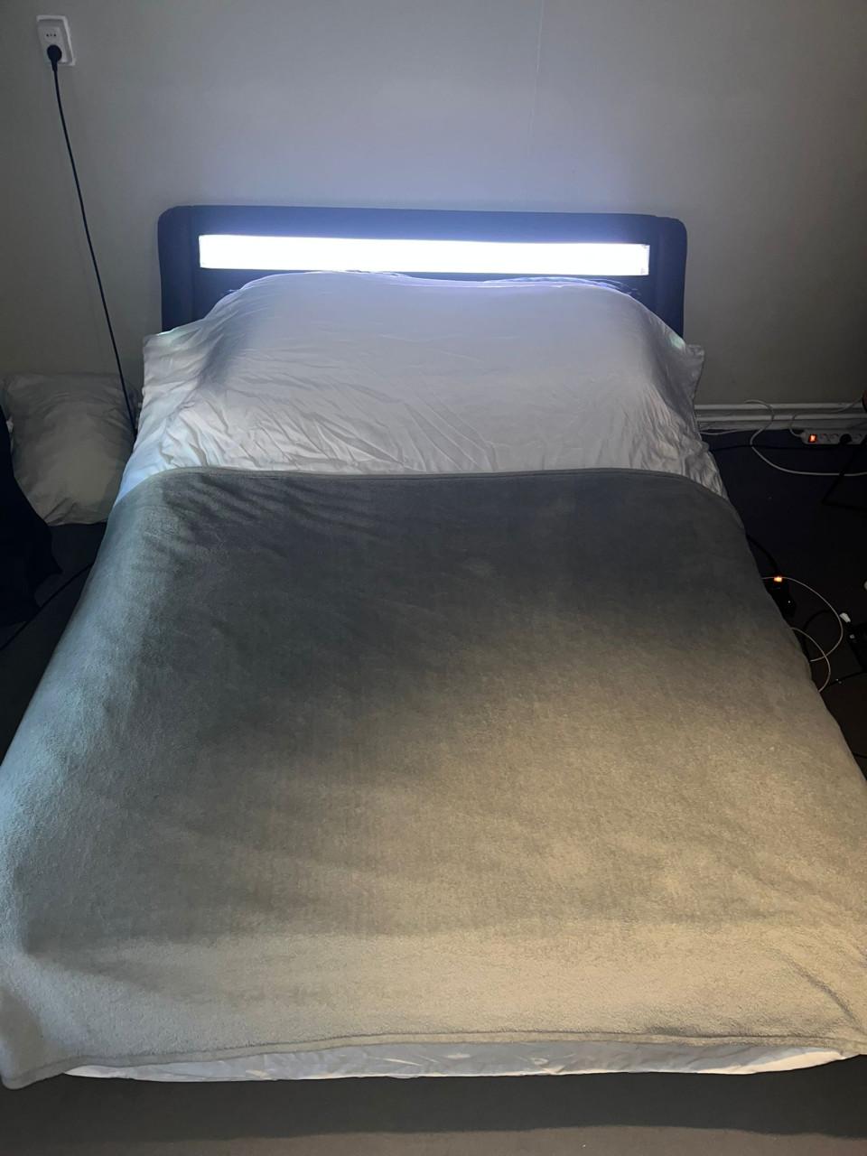 Bed 140cm met ledverlichting