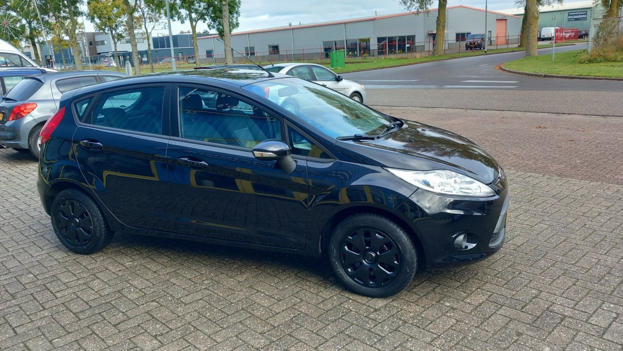 Ford Fiesta 1.25 limited 5deurs bj:2011 airco 121.000 km i.z.g.st