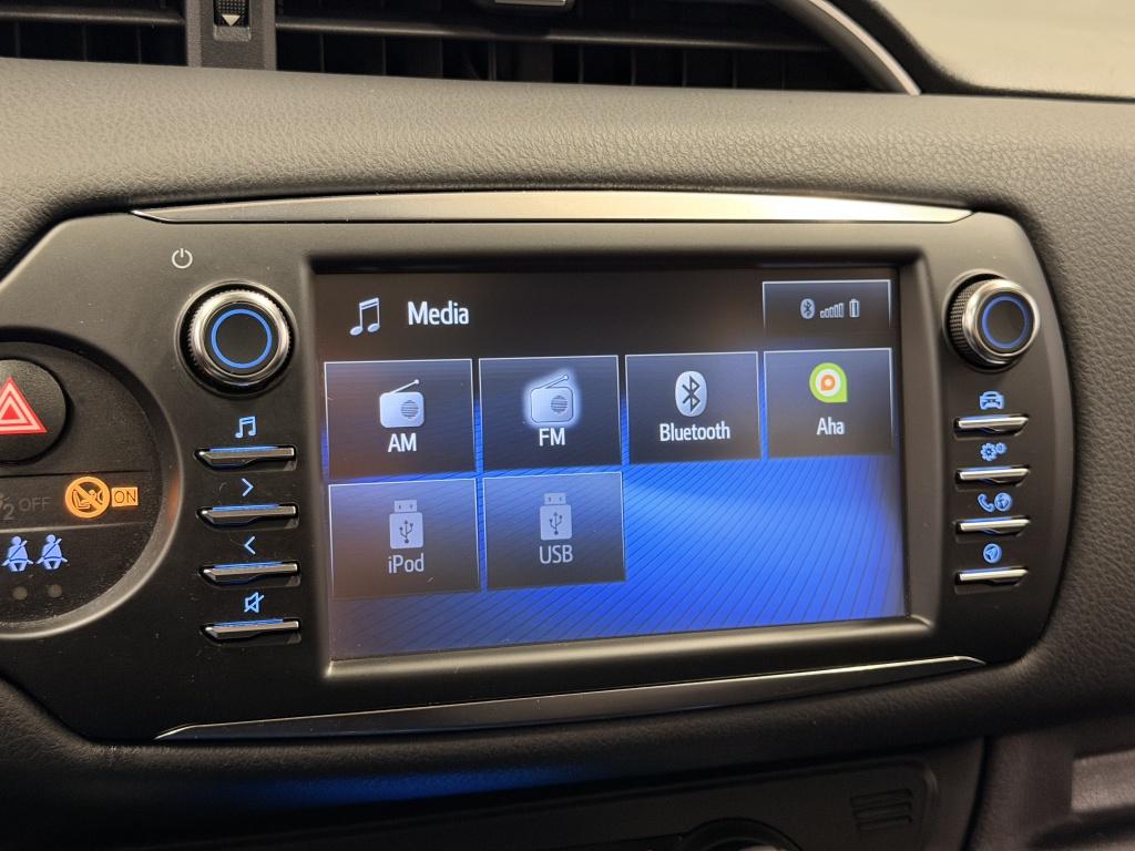 Toyota Yaris 1.5 hybrid skyblue edition
