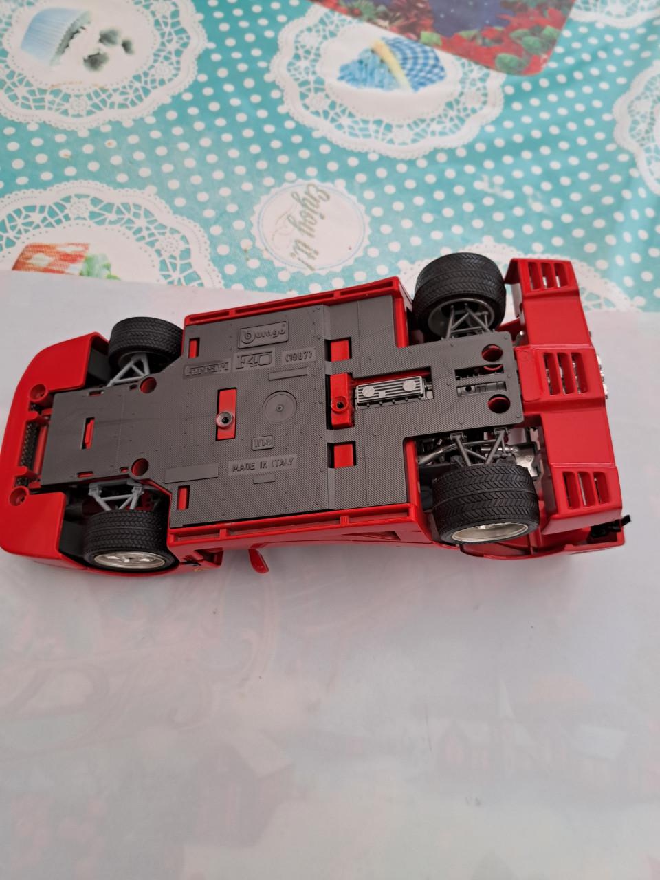 Model auto ferrari f 40 burago 1987 1/18 made in itally