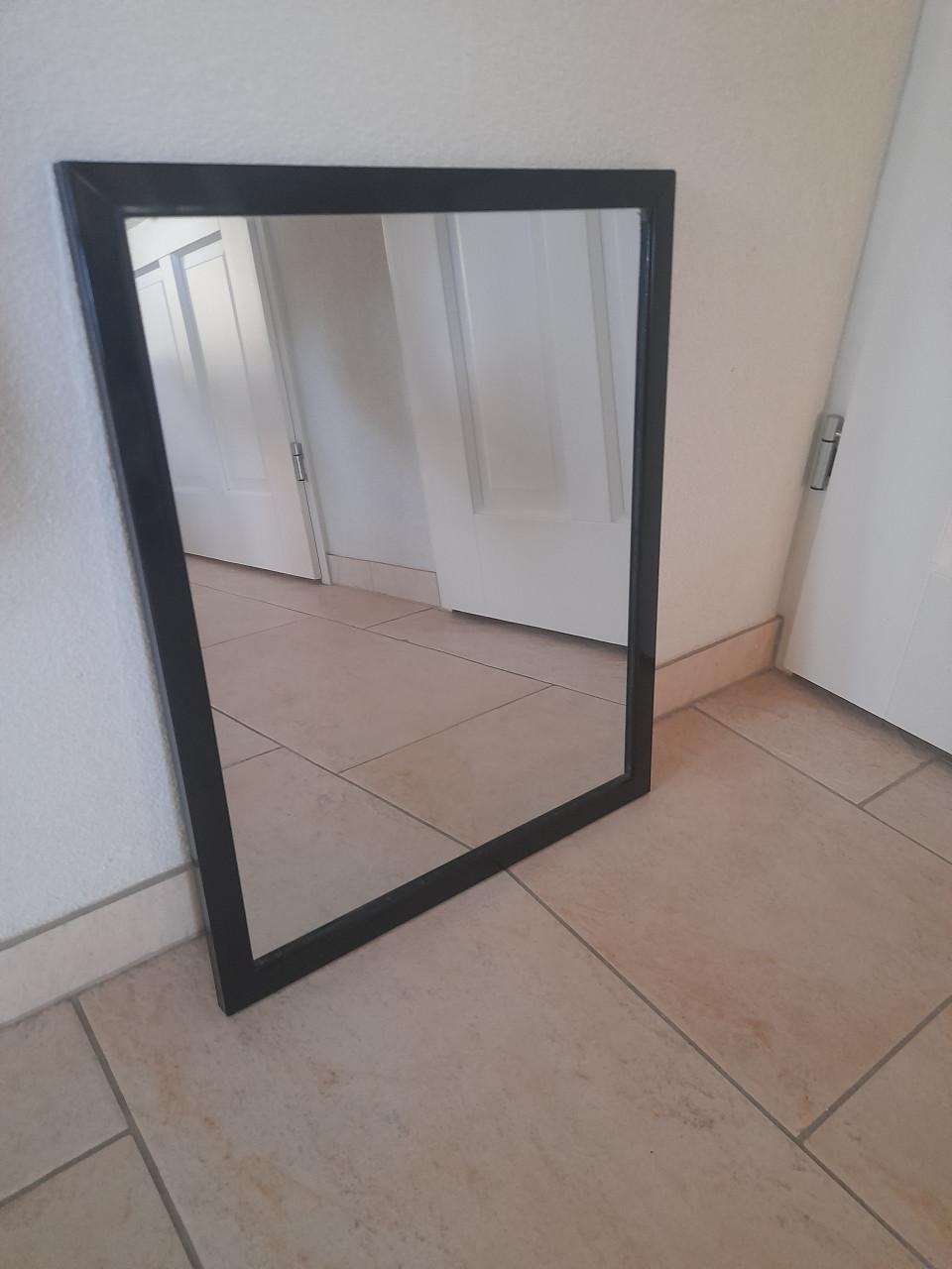 Spiegel 44 x 54 (in goede staat )