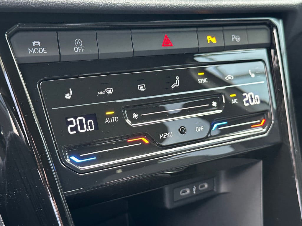 Volkswagen T-roc 1.5 tsi 150pk r-line | navi | camera | ergo stoel | alcant