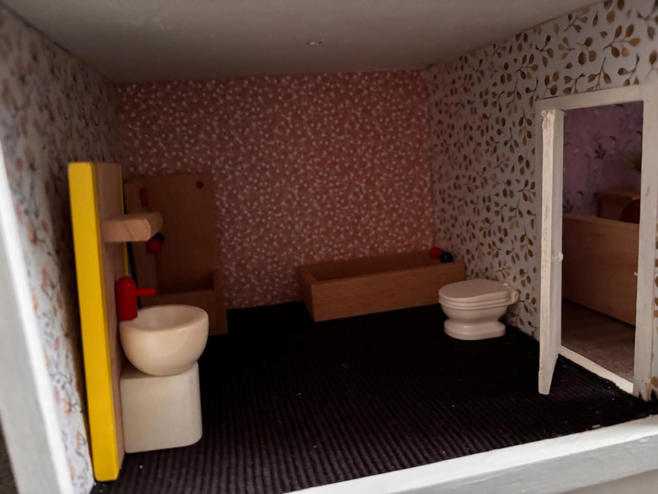 Te koop poppenhuis drie losse elementen