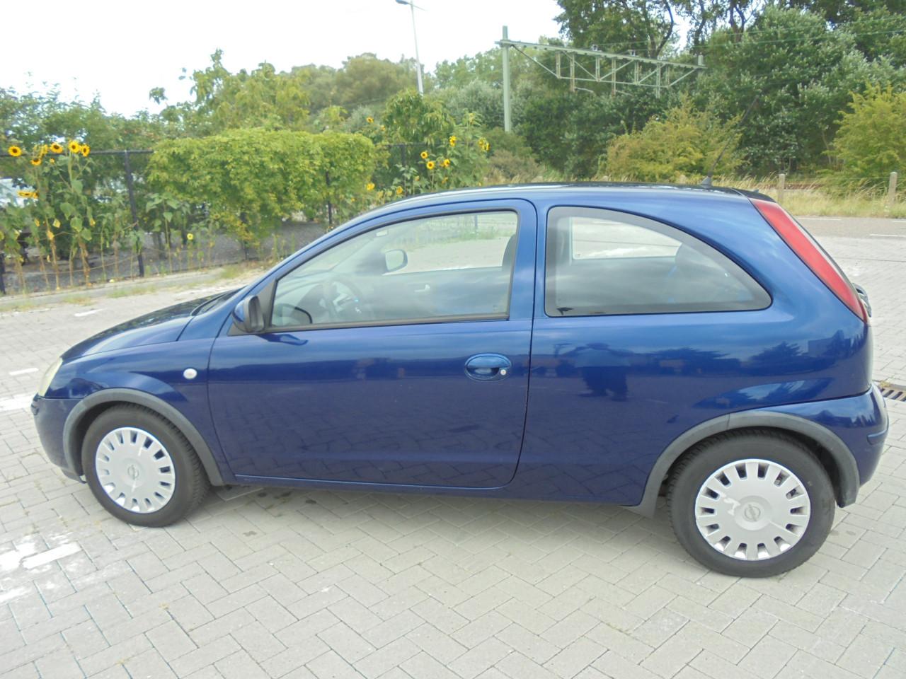 Opel Corsa 1.2I-16V in de Enjoy uitvoering met 186.881 km en N.A.P en Apk