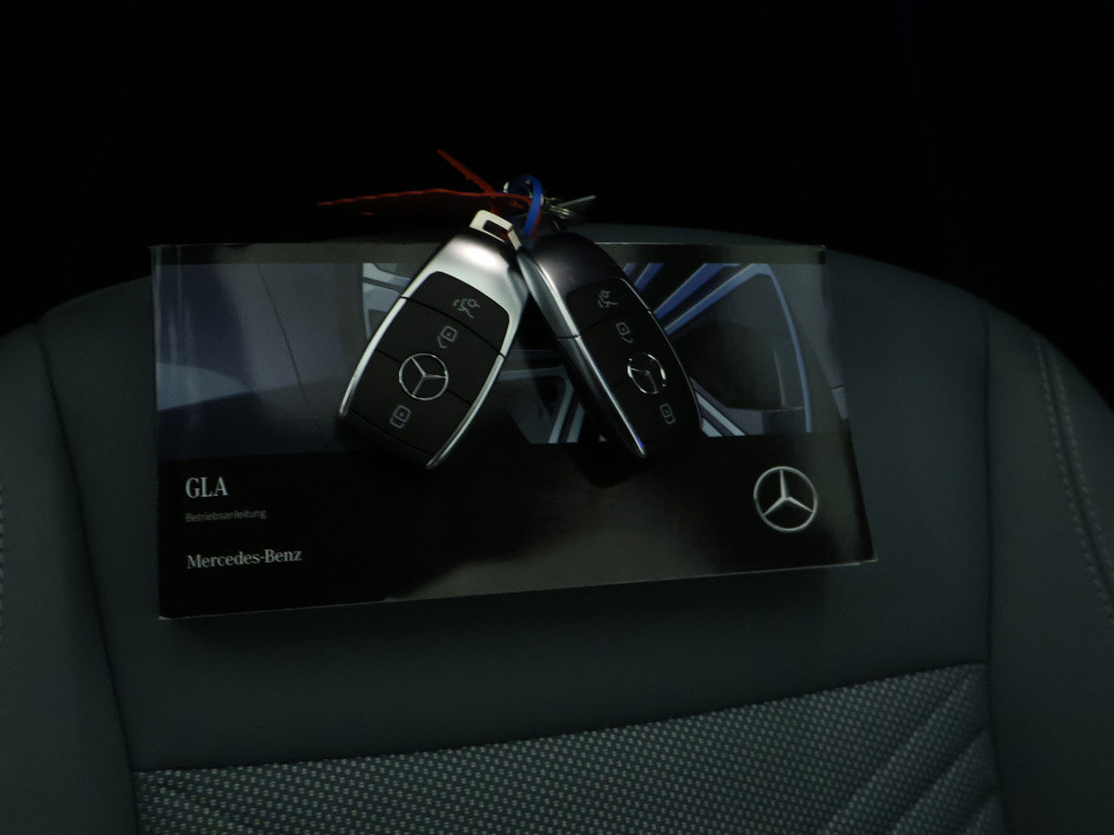 Mercedes-Benz Gla-klasse 250 e face lift plug-in hybride | dodehoek assist 