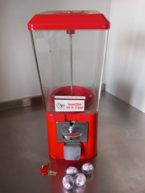 Kauwgom automaat inworp 50 Euromunt met sleutel