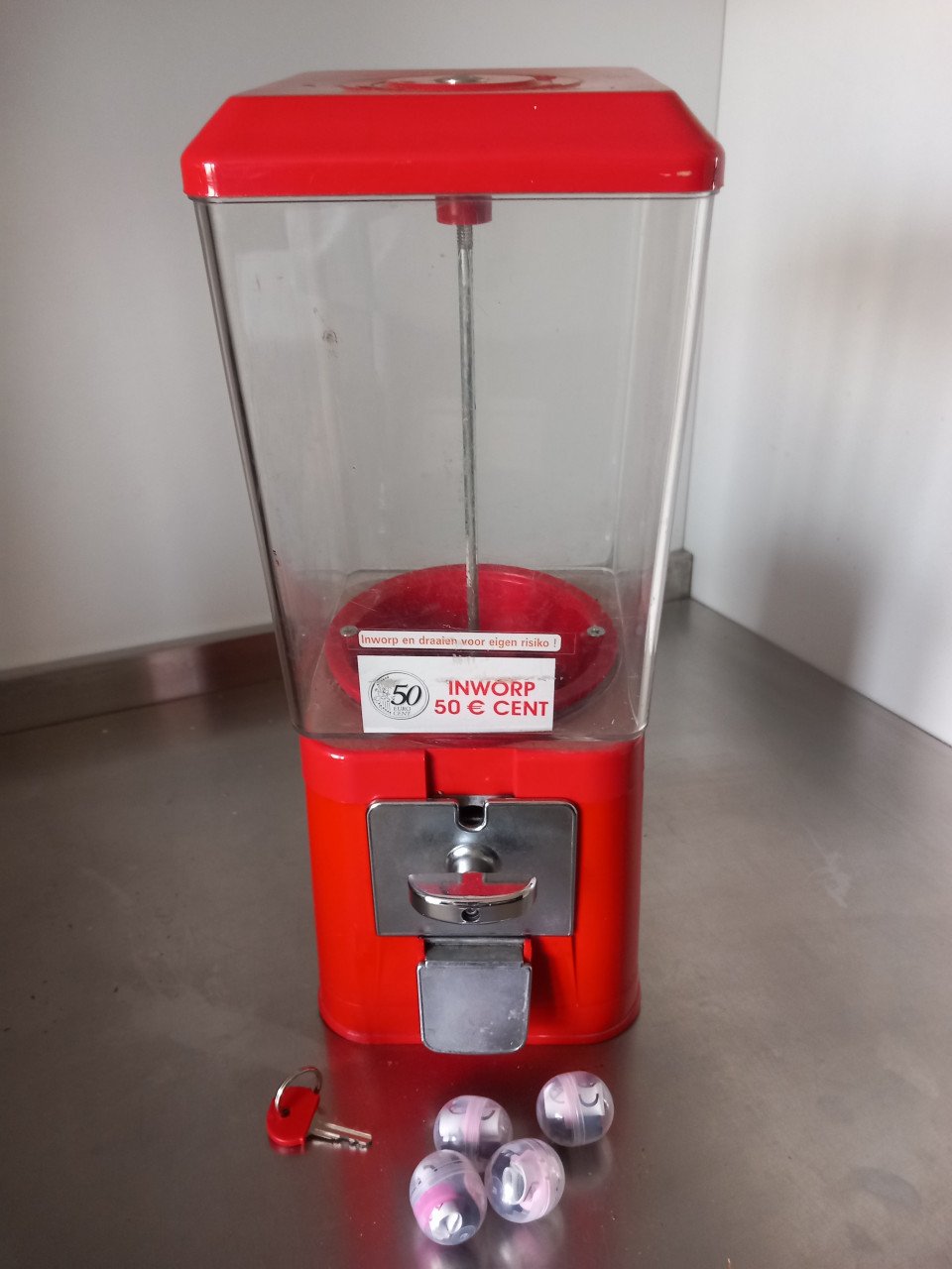 Kauwgom automaat inworp 50 Euromunt met sleutel