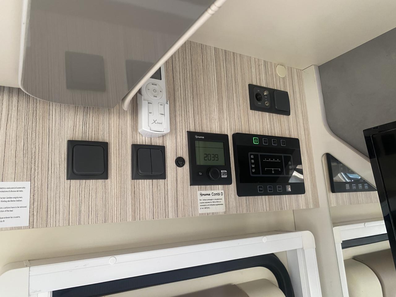 Elnagh T-Loft 450 - Prachtige 4 persoons half-integraal.