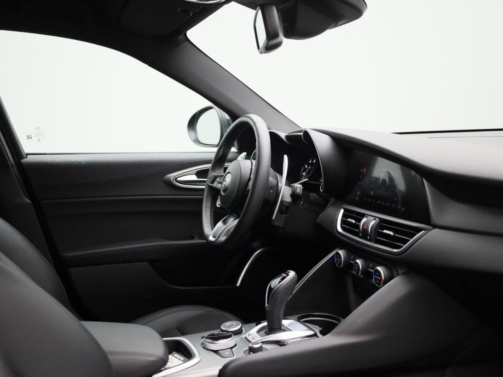 Alfa Romeo Giulia 2.0t sprint | lmv | automaat | parkeer sensoren | camera 