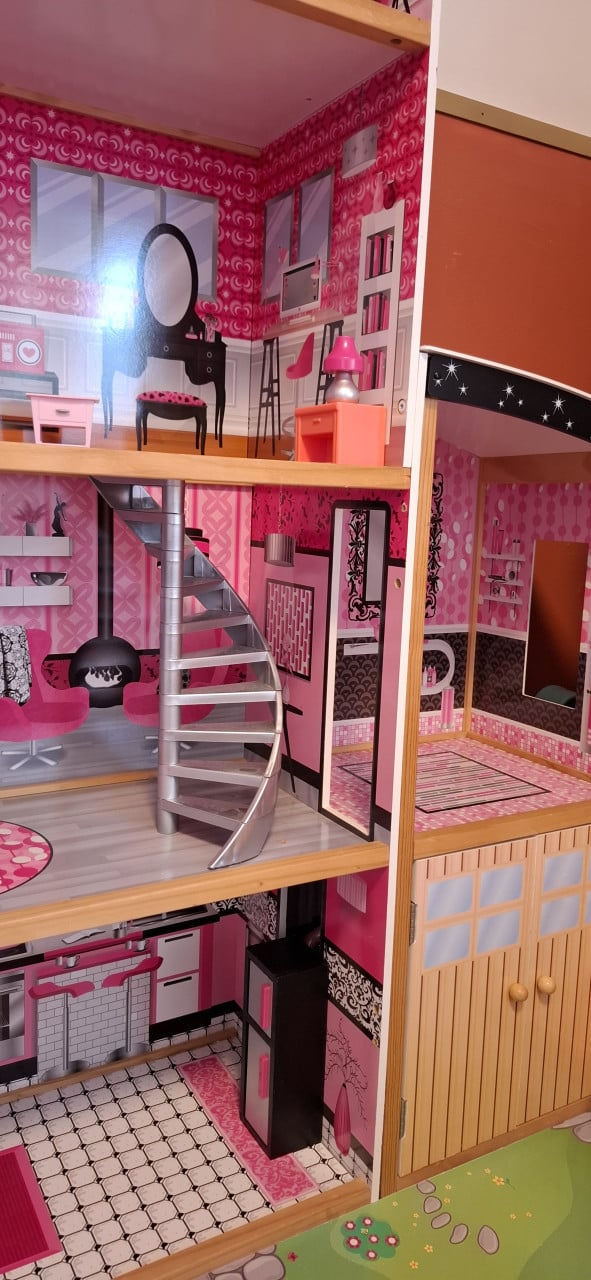 Barbiehuis poppenhuis