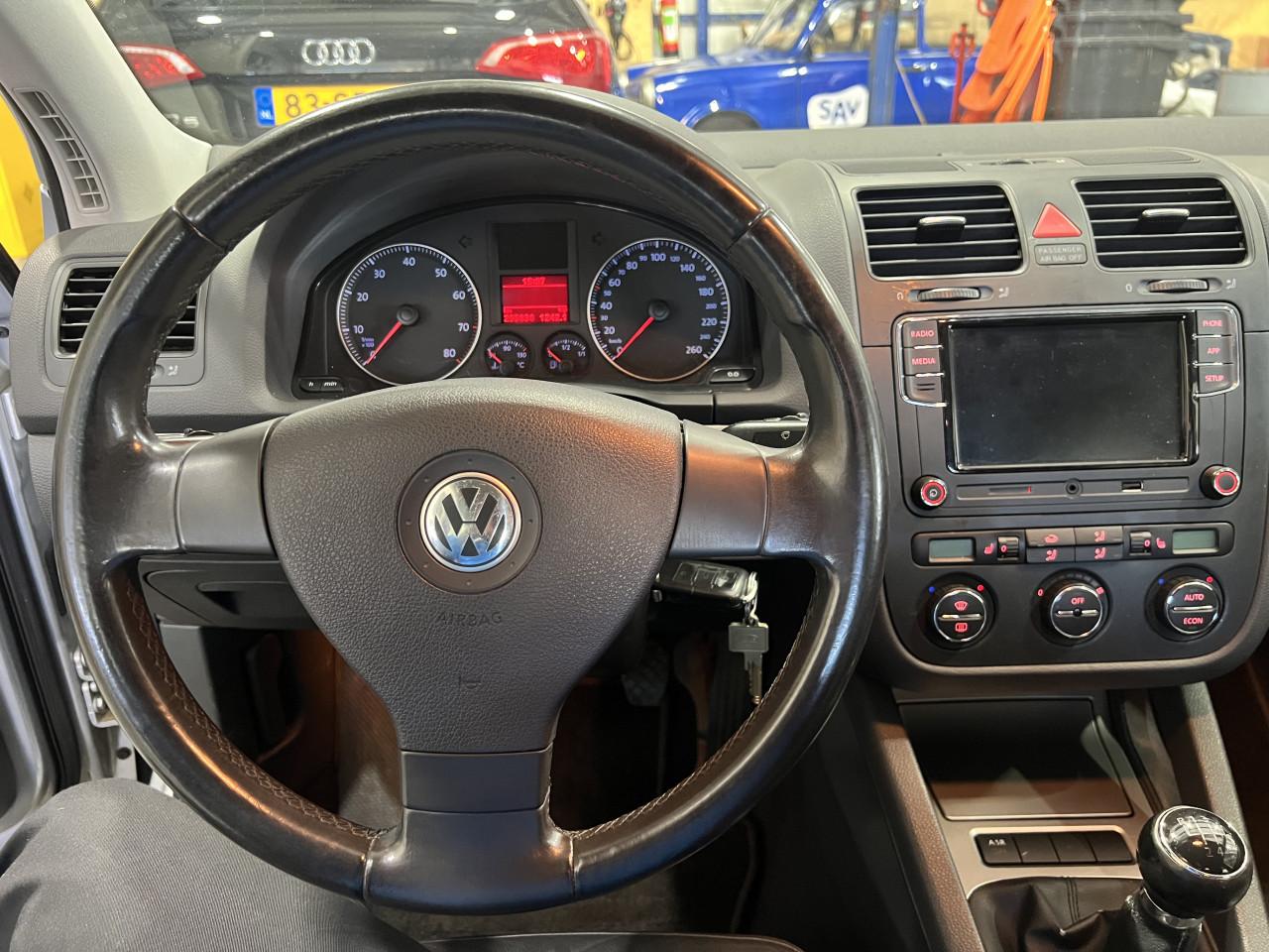 Volkswagen Golf 1.6 16V FSI 85KW 5D 2004 Grijs