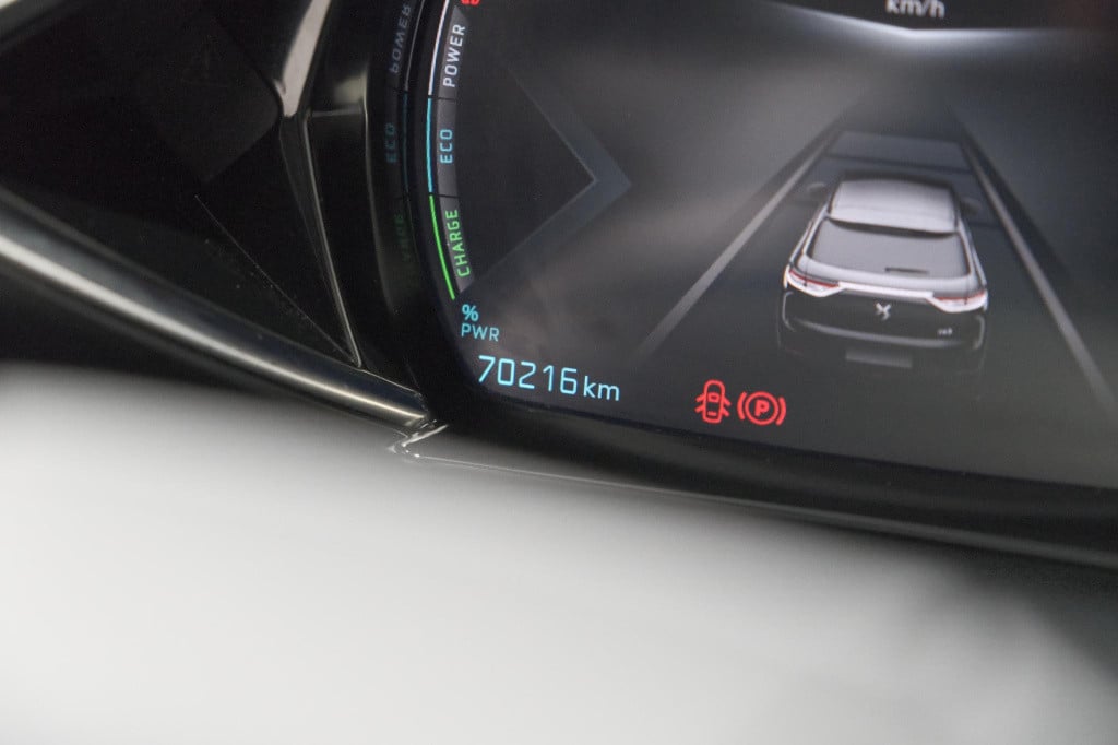 Ds Ds 3 crossback 50 kwh e-tense so chic | camera | dodehoekdetectie | head