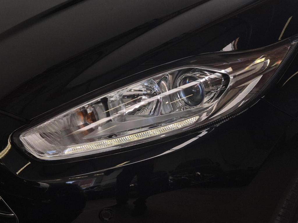 Ford Fiesta 1.25 / nieuwe db riem / parkeersensoren / stoelverwarming