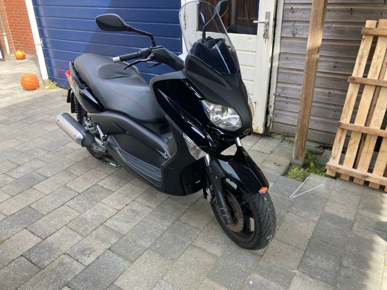 Yamaha X max 250 16.000 km in zeer goede staat.