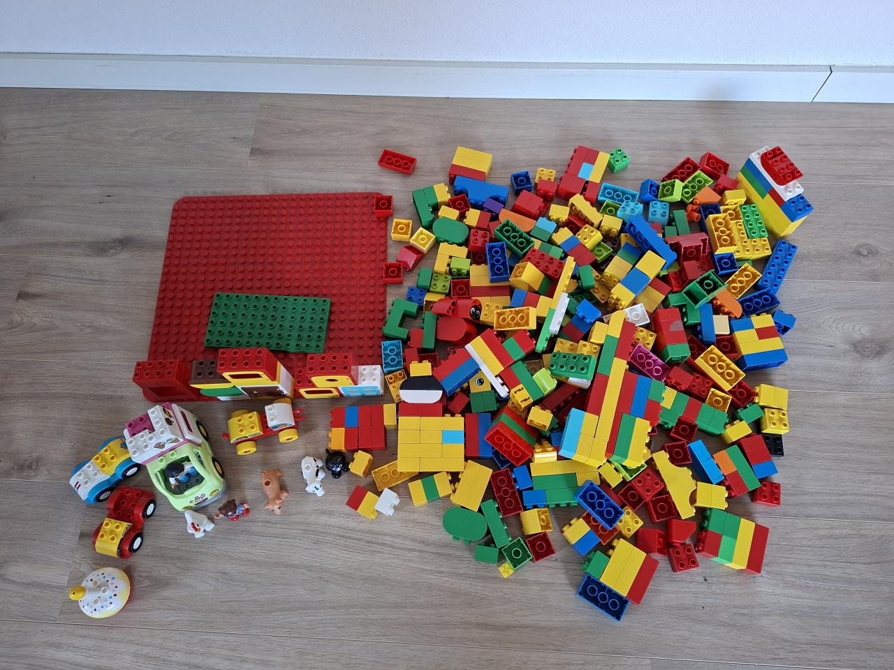Duplo met grondplaat en ijstruck