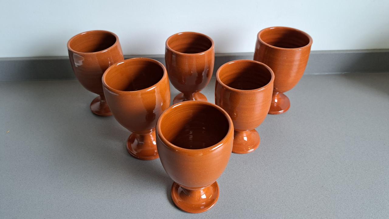 Set van 12 aardewerken drinkbekers