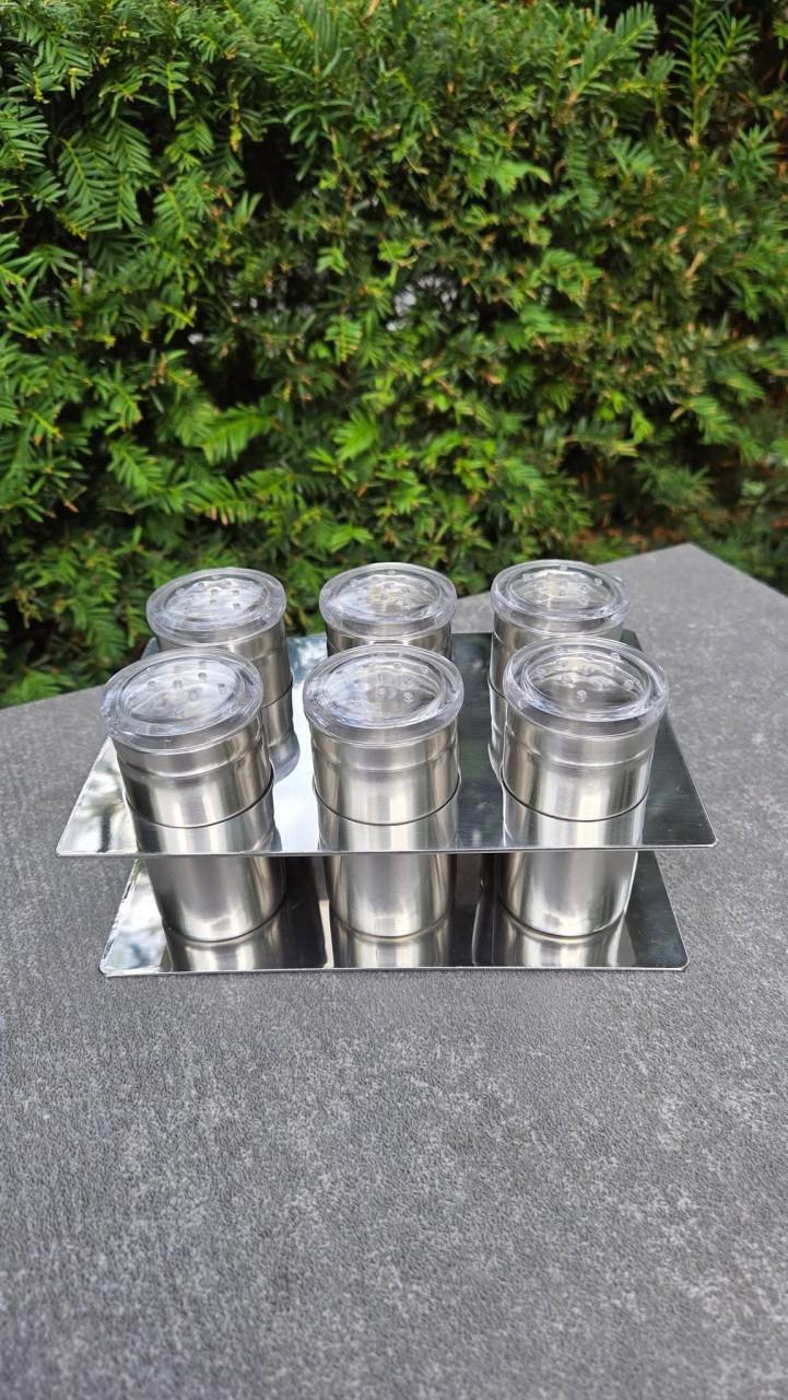 👨‍🍳 Kruidenrek RVS met zes zilverkleurige kruidenpotjes