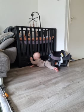Zwarte, vierkante box met lade