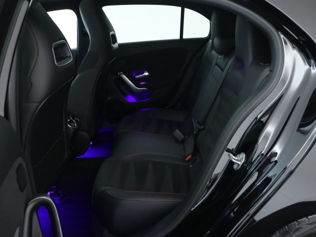 Mercedes-Benz A-Klasse 180 business solution amg | panoramadak | sfeerverli