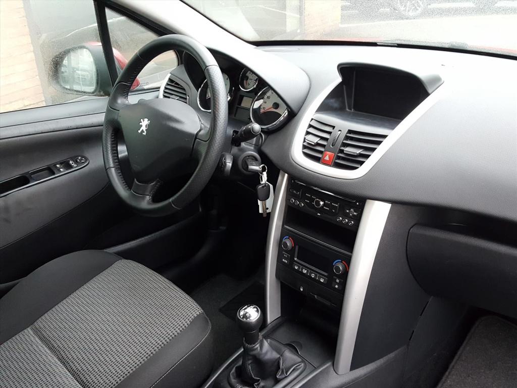 Peugeot 207 première 1.6-16v vti-120pk navigatie | cruise & climate control