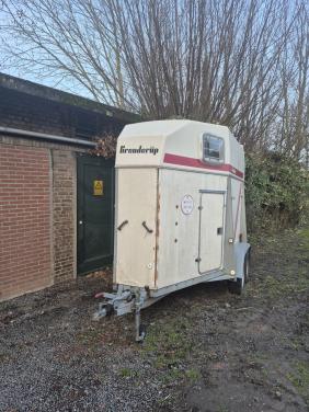 Paardentrailer - verhuiswagen - aanhanger
