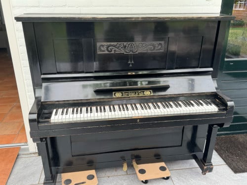 Antieke piano, gratis af te halen