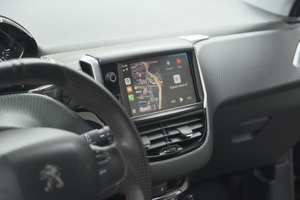 Peugeot 208 puretech 110 gt-line | apple carplay | parkeersensoren | climat
