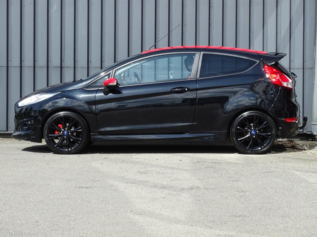Ford Fiesta 1.0 ecoboost black edition 140pk | bluetooth | 17"
