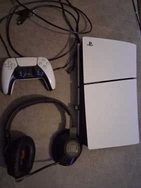 Playstation 5 digital version + JBL Gaming headset