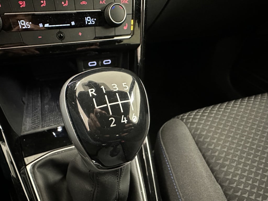 Volkswagen T-cross 1.0 tsi style 110pk | virtual cockpit | 6 versnellingen 
