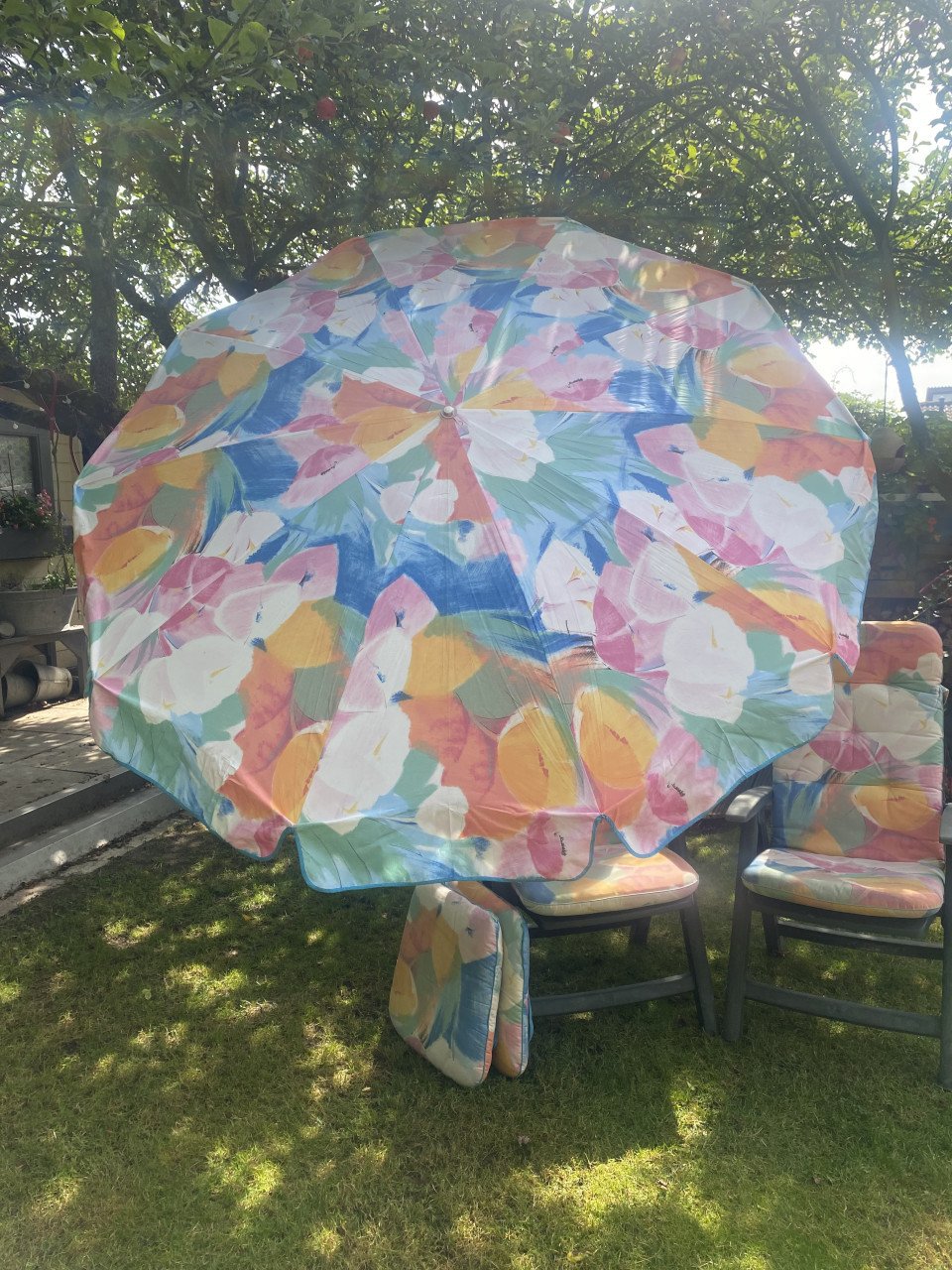 Kussenset tuinstoel terrasstoel 4x, voetenbankje 2x, parasol, tafelkleden