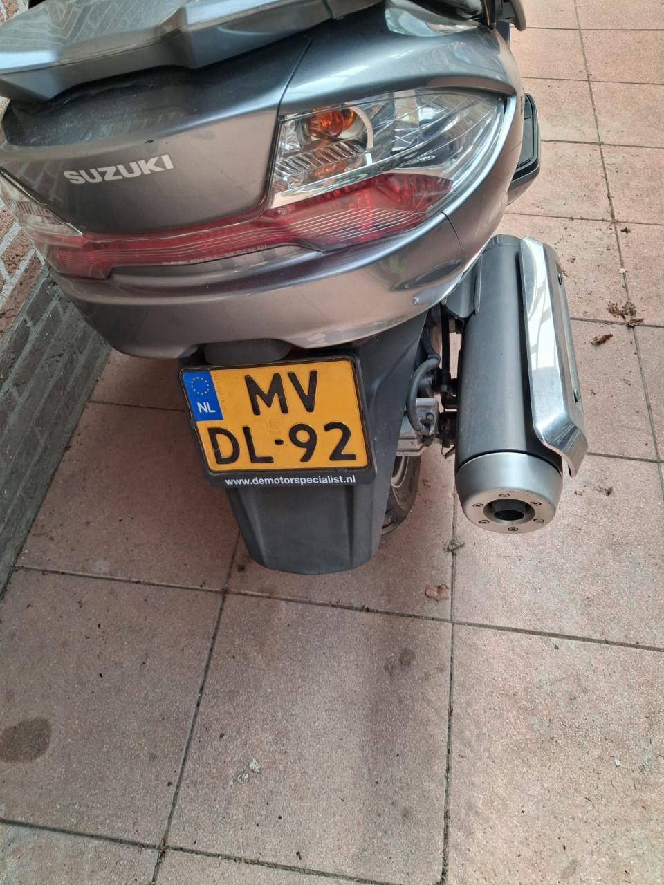 Te koop: Suzuki 400 brugman  motorscooter  2009  zilver  2650 euro