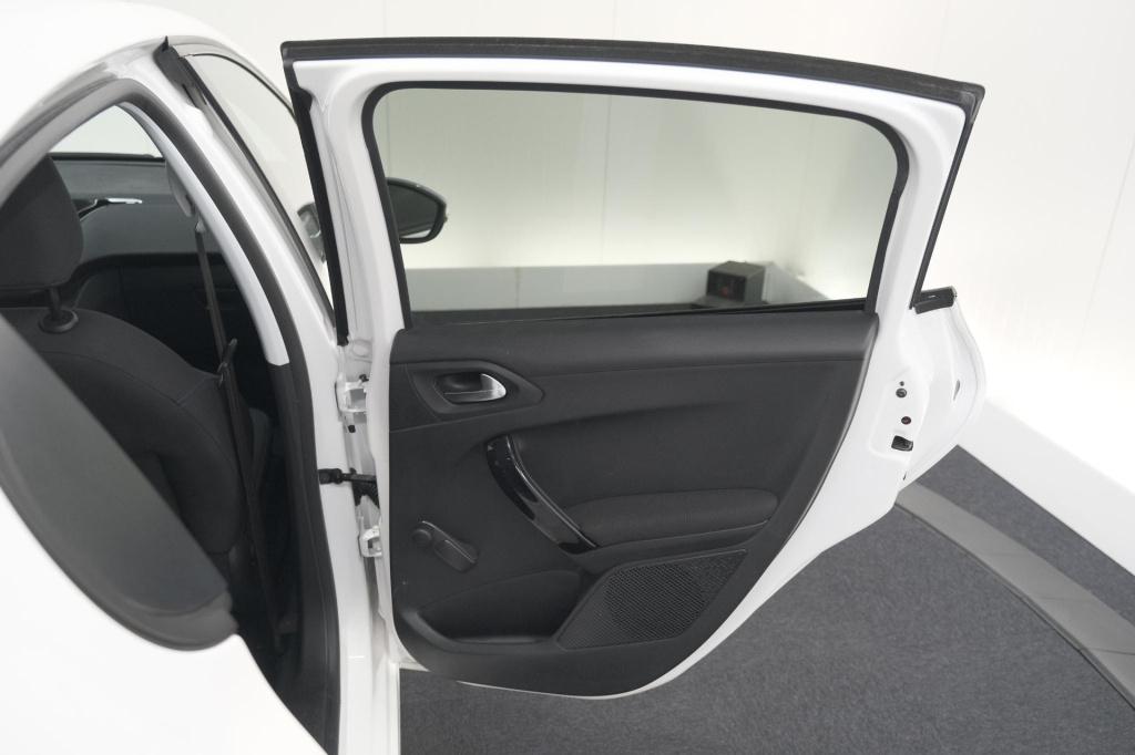 Peugeot 208 puretech 82 signature | parkeersensoren | apple carplay | navig