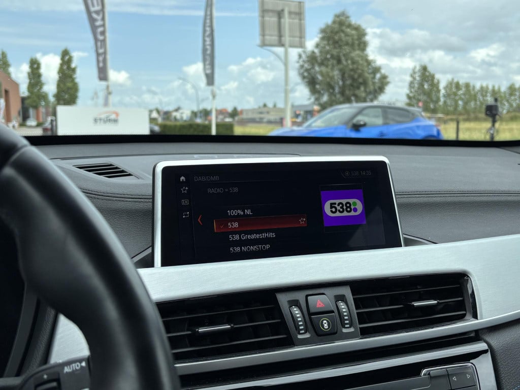 BMW X1 sdrive18i high executive m sport | trekhaak afneembaar | sportstoele