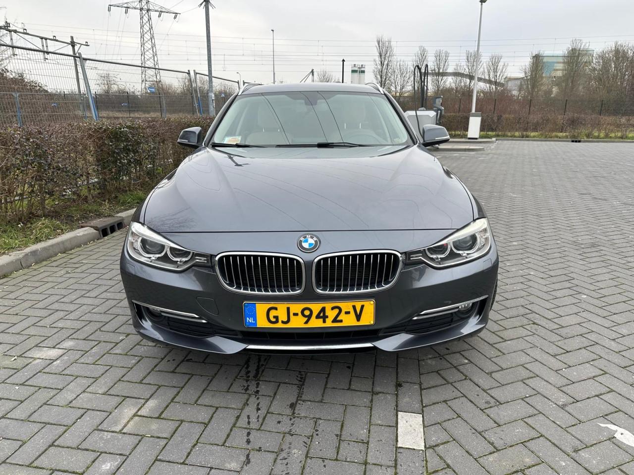 BMW 316i Touring Luxury Line | Origineel NL | Dealer Onderhouden t/m 2025