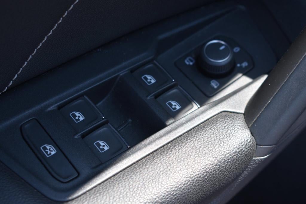 Volkswagen Tiguan 1.5 tsi act r-line | trekhaak | camera | stoelverwarming 