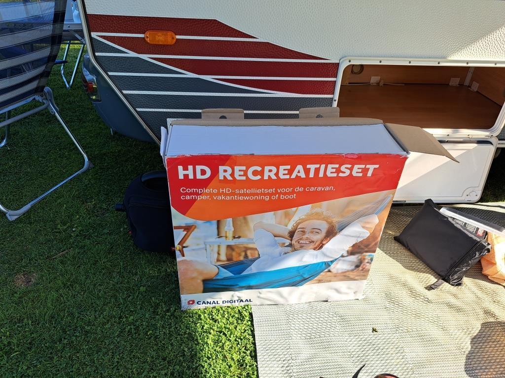Te koop canaldigitaal schotelst met sateliet zoeker