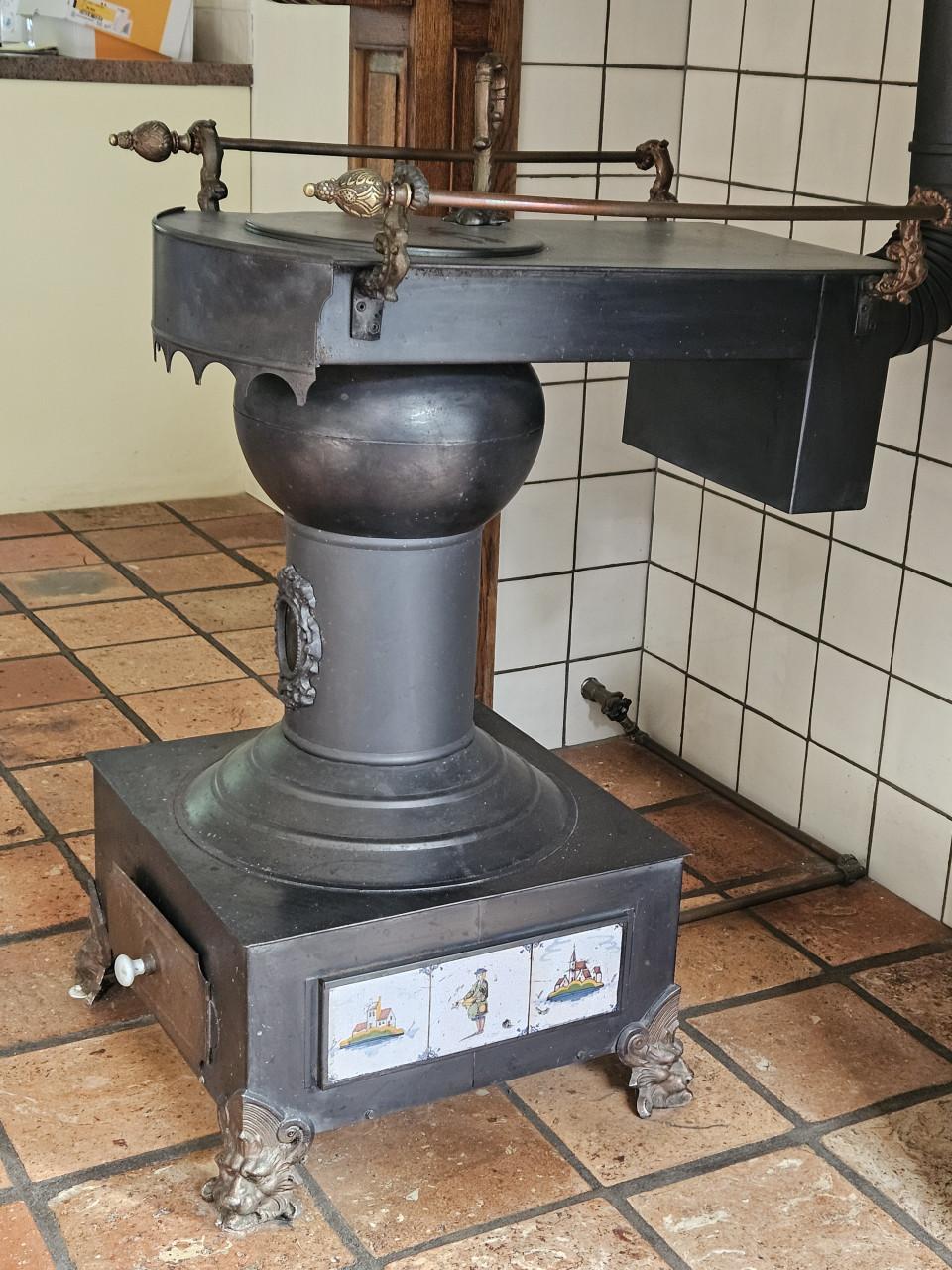 Brabantse Plattebuiskachel of Leuvense Stoof